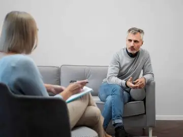 Coach of bedrijfsmaatschappelijk werker?